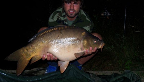 A 25 lb carp from Old Oaks, Aug 2006