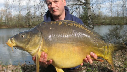 A 25 lb 10 oz carp from Old Oaks, Paul Ashley, Mar 2006