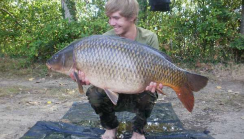 A 42 lb 9 oz carp from Old Oaks, Mr Baber, Aug 2010