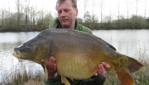 A 30 lb 8 oz carp from Old Oaks, Paul Ashley, Mar 2006