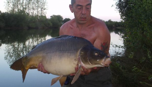 A 24 lb carp from Old Oaks, Sep 2006