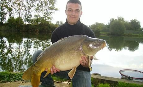 A 24 lb 4 oz carp from Old Oaks, Jeff with his first ever carp !, Sep 2007