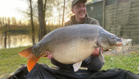 A 45 lb carp from Sky Lake, Joel humphreys (another pb), Apr 2023