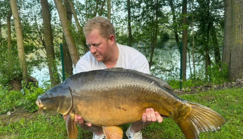 A 40 lb carp from Sky Lake, Rob Armstrong, May 2023