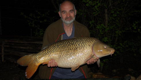 A 44 lb carp from Sky Lake, Paul baker (new pb), Apr 2023