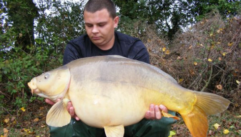 A 30 lb 4 oz carp from Villefond, Oct 2010