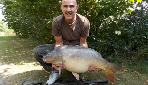 A 42 lb 8 oz carp from Villefond, Sep 2014