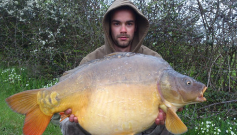 A 34 lb carp from Villefond, Apr 2013