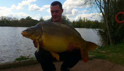 A 42 lb 4 oz carp from Villefond, Apr 2012