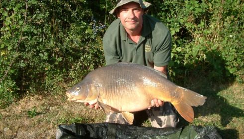 A 42 lb 6 oz carp from Villefond, Aug 2013