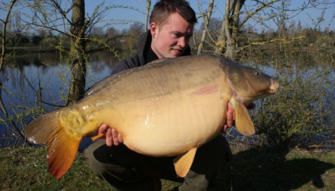 A 40 lb 5 oz carp from Villefond, Mar 2011