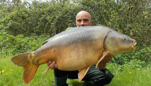 A 44 lb carp from Villefond, long two tone, Apr 2016