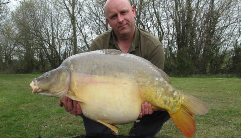 A 47 lb carp from Villefond, Apr 2013