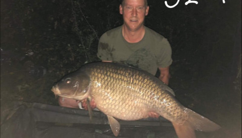 A 52 lb 4 oz carp from Villefond, The scared common , Sep 2019