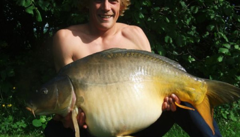 A 37 lb 12 oz carp from Villefond, May 2010