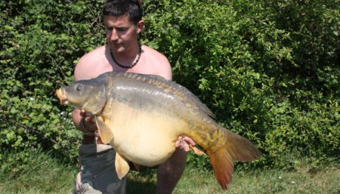 A 40 lb 10 oz carp from Villefond, Apr 2011