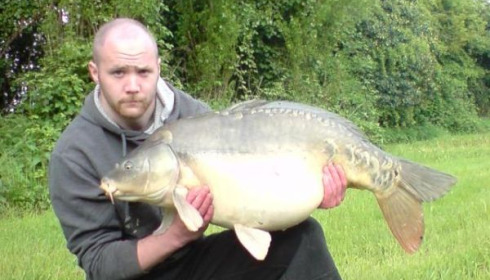 A 42 lb 2 oz carp from Villefond, May 2009