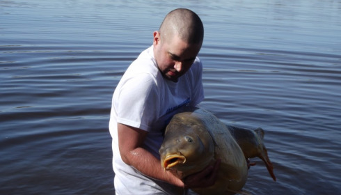 A 51 lb 4 oz carp from Villefond, Rob Inns with Bennetts the fish, Mar 2012