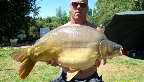 A 41 lb 4 oz carp from Villefond, Jul 2012
