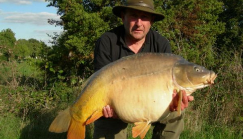 A 38 lb 2 oz carp from Villefond, Sep 2009