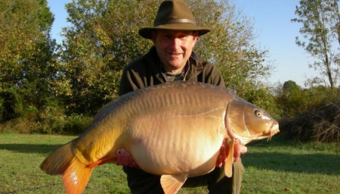 A 34 lb 4 oz carp from Villefond, Sep 2009