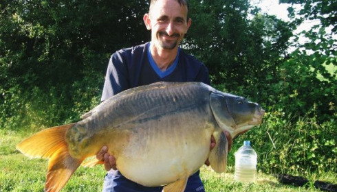 A 37 lb carp from Villefond, May 2010