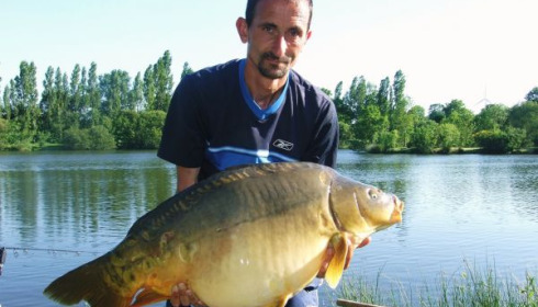 A 31 lb carp from Villefond, May 2010