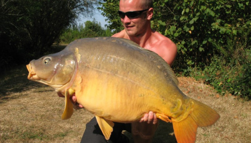 A 31 lb 5 oz carp from Villefond, Sep 2012