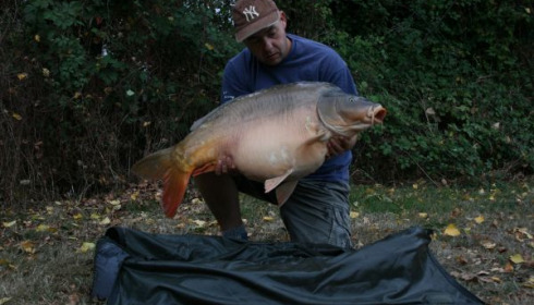 A 42 lb 4 oz carp from Villefond, Sep 2010