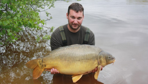 A 33 lb 5 oz carp from Villefond, May 2012