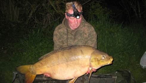 A 44 lb 1 oz carp from Villefond, long two tone, May 2016