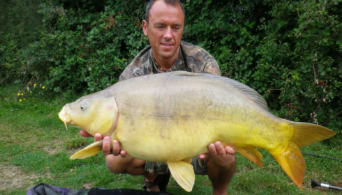 A 32 lb 9 oz carp from Villefond, Sep 2011
