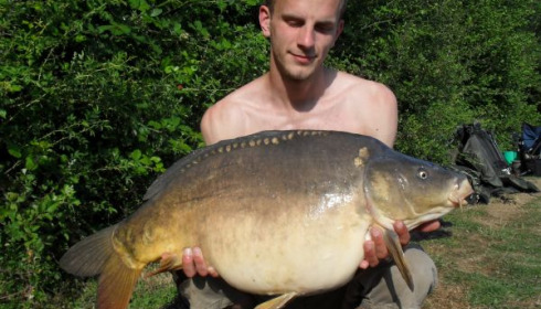 A 27 lb 5 oz carp from Villefond, May 2011