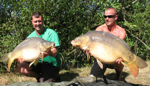 A carp from Villefond, Max the fish at 41.7lb spawned out nest to a smaller one, Sep 2012