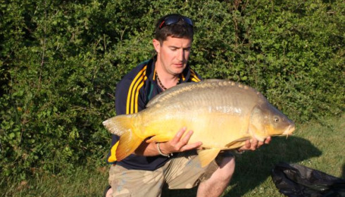 A 27 lb carp from Villefond, Apr 2011