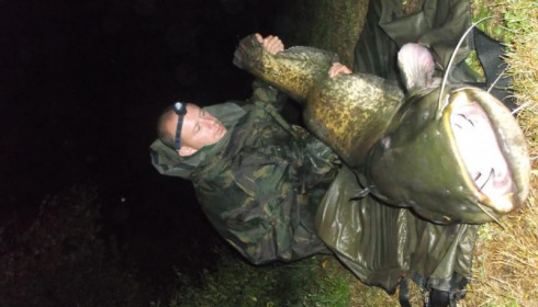 A 84 lb catfish from Villefond, Aug 2015
