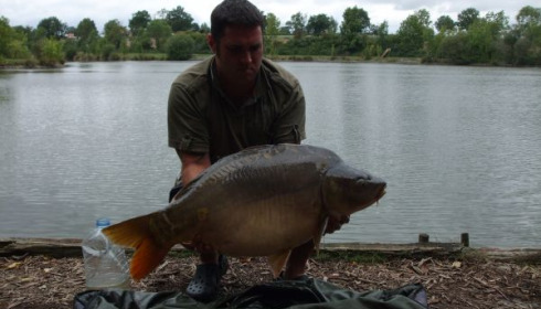 A 45 lb carp from Villefond, Rose, Aug 2011