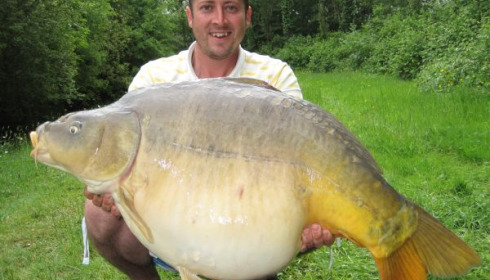 A 40 lb 7 oz carp from Villefond, Apr 2011