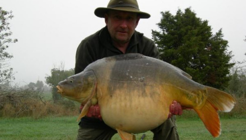 A 33 lb 8 oz carp from Villefond, Sep 2009