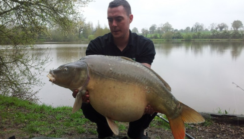 A 43 lb carp from Villefond, Apr 2012