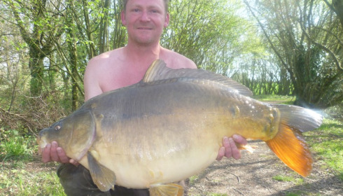 A 32 lb 4 oz carp from Villefond, Apr 2013