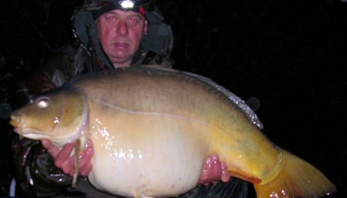 A 42 lb 8 oz carp from Villefond, Nov 2012