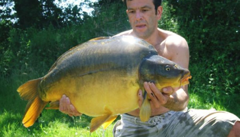 A 37 lb 2 oz carp from Villefond, May 2010