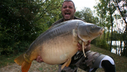 A 39 lb carp from Villefond, Oct 2011