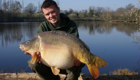 A 40 lb 4 oz carp from Villefond, Mar 2011