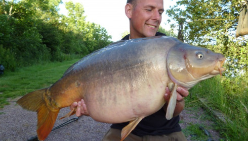 A 44 lb 4 oz carp from Villefond, The fish called the long two tone, Jun 2012