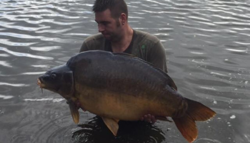 A 60 lb 11 oz carp from Villefond, Arnie breaking the 60lb Barrier, Sep 2015