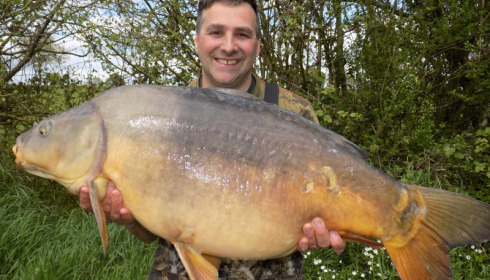 A 43 lb 8 oz carp from Villefond, long two tone, May 2016