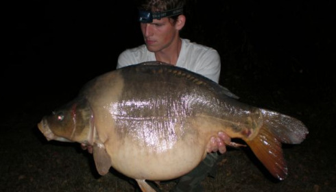 A 33 lb 4 oz carp from Villefond, Aug 2009