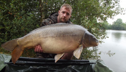 A 43 lb 6 oz carp from Villefond, Aug 2015